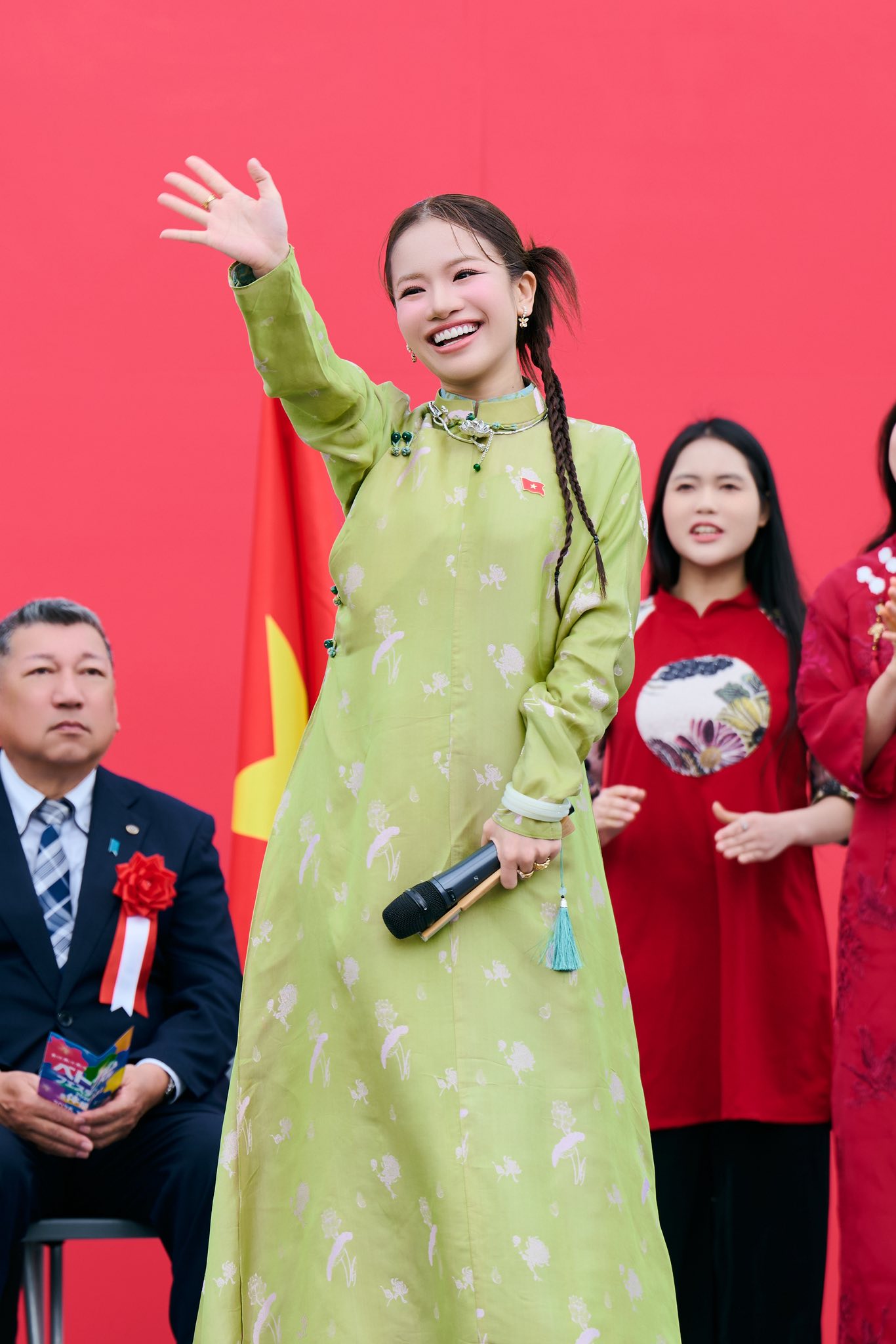 Nữ Thượng &uacute;y li&ecirc;n tục h&aacute;t &ldquo;o&eacute;t&rdquo; với c&aacute;i lạnh 7 độ C, giọng run rẩy dưới thời tiết cắt da thịt- Ảnh 2.