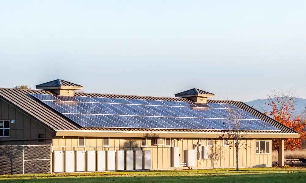 Cảnh b&aacute;o khẩn từ cơ quan chức năng khi lắp pin lưu trữ điện mặt trời- Ảnh 2.