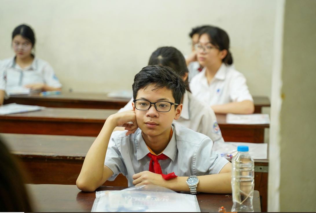 Học sinh H&agrave; Nội chuẩn bị đ&oacute;n kỳ thi lớp 10 C&Oacute; 1-0-2, lần đầu ti&ecirc;n trong lịch sử! Đ&acirc;y sẽ l&agrave; 3 điều tuyệt đối kh&ocirc;ng được lơ l&agrave;!- Ảnh 1.