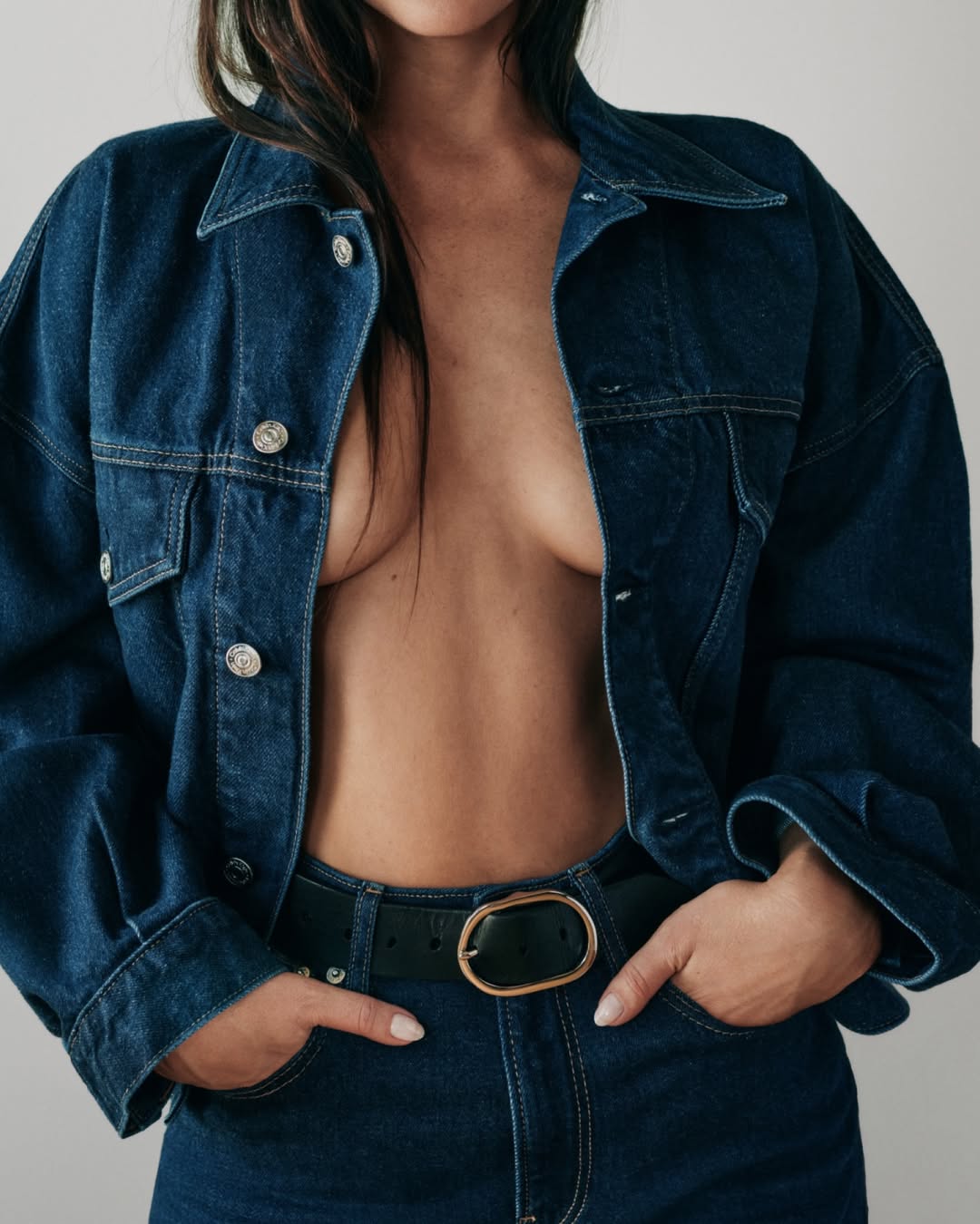 M&agrave;n khoe th&acirc;n khiến MXH nổ tung của Dakota Johnson- Ảnh 6.