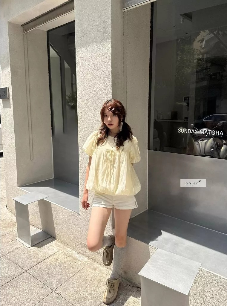 Hội mặc đẹp nhất thế giới b&igrave;nh chọn: Đ&acirc;y l&agrave; chiếc &aacute;o s&agrave;nh điệu nhất để mặc c&ugrave;ng quần jeans- Ảnh 13.