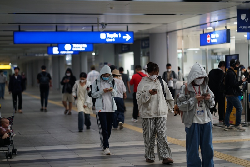 Gi&aacute; xăng dầu biến động, người d&acirc;n H&agrave; Nội - TP.HCM rủ nhau bỏ xe c&aacute; nh&acirc;n, chuyển sang di chuyển bằng t&agrave;u điện v&agrave; xe bu&yacute;t- Ảnh 10.