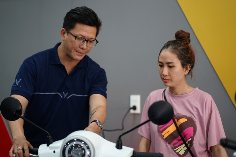 Đi một v&ograve;ng c&aacute;c cửa h&agrave;ng xe điện ở TP.HCM: &ldquo;Hai ng&agrave;y cuối tuần b&aacute;n hơn 60 chiếc, kh&aacute;ch đến li&ecirc;n tục&rdquo;- Ảnh 5.