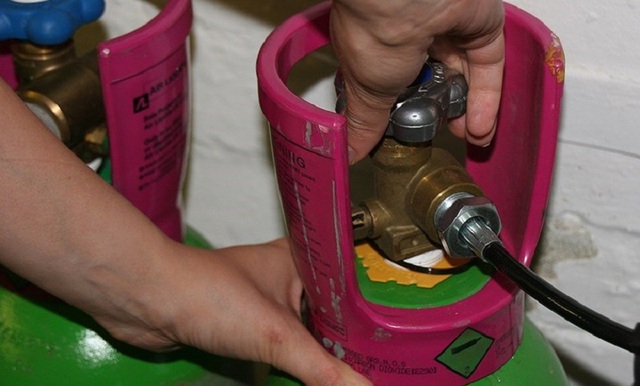 Gi&aacute; xăng dầu tăng, gi&aacute; gas c&oacute; bị k&eacute;o theo? Thao t&aacute;c gi&uacute;p tiết kiệm nhưng nhiều người chưa biết- Ảnh 2.