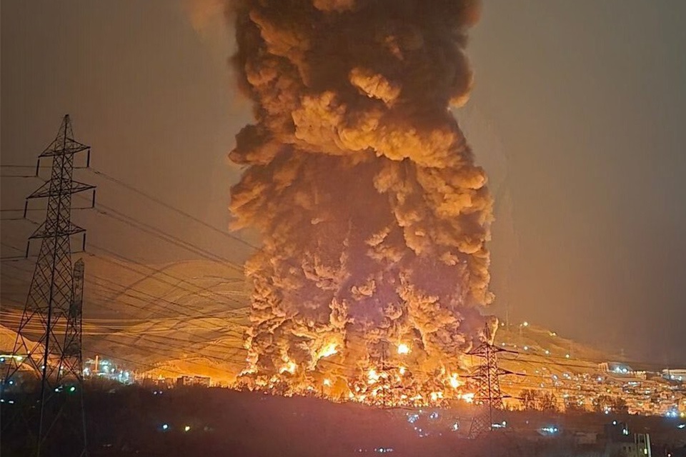 Kh&oacute;i độc t&iacute;ch tụ trong l&ograve;ng chảo Tehran - Iran, lan xa tận Siberia - Nga- Ảnh 1.