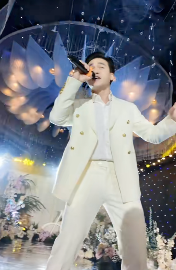 Đ&aacute;m cưới g&acirc;y ch&uacute; &yacute; tại Hải Hậu: Rạp cưới rộng 1.000m2, d&agrave;n xe moto tiền tỷ rước d&acirc;u- Ảnh 12.