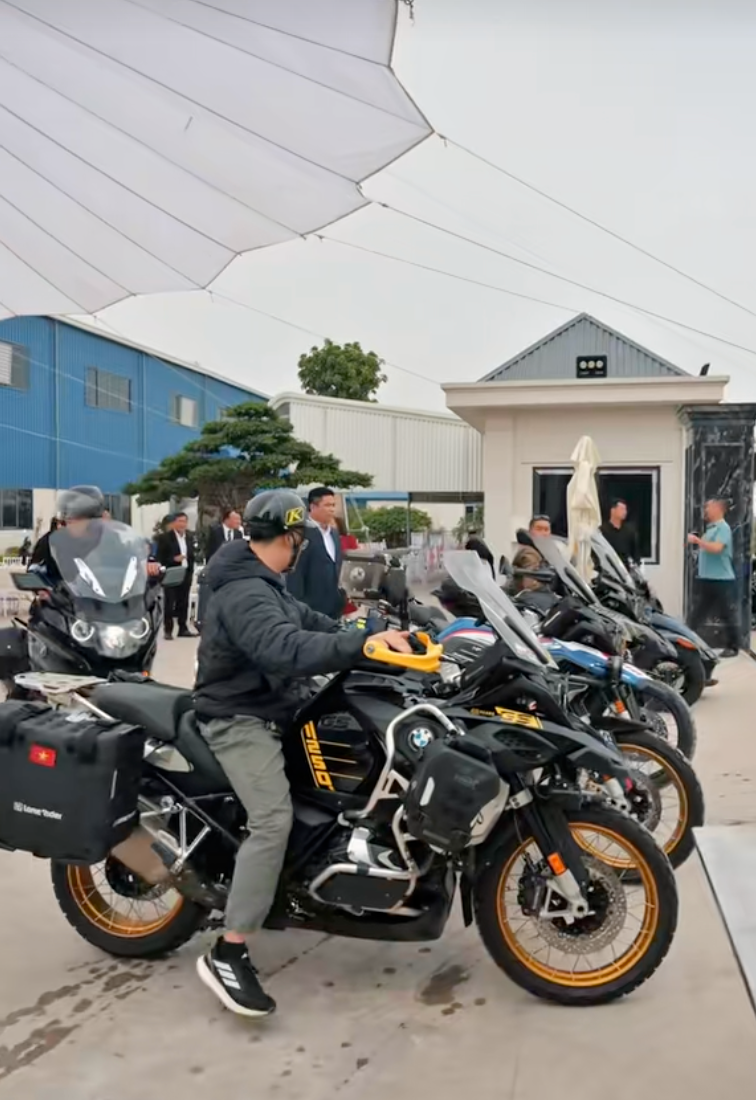 Đ&aacute;m cưới g&acirc;y ch&uacute; &yacute; tại Hải Hậu: Rạp cưới rộng 1.000m2, d&agrave;n xe moto tiền tỷ rước d&acirc;u- Ảnh 13.