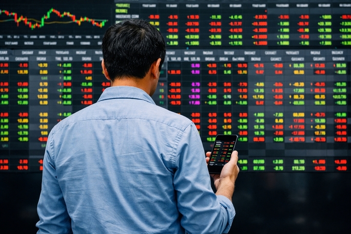 Ph&aacute;t trầm cảm sau những đ&ecirc;m thức trắng v&igrave; c&uacute; sập chứng kho&aacute;n- Ảnh 1.