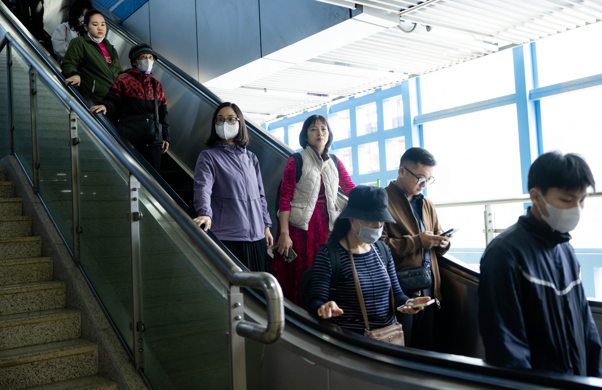 Gi&aacute; xăng dầu biến động, người d&acirc;n H&agrave; Nội - TP.HCM rủ nhau bỏ xe c&aacute; nh&acirc;n, chuyển sang di chuyển bằng t&agrave;u điện v&agrave; xe bu&yacute;t- Ảnh 5.