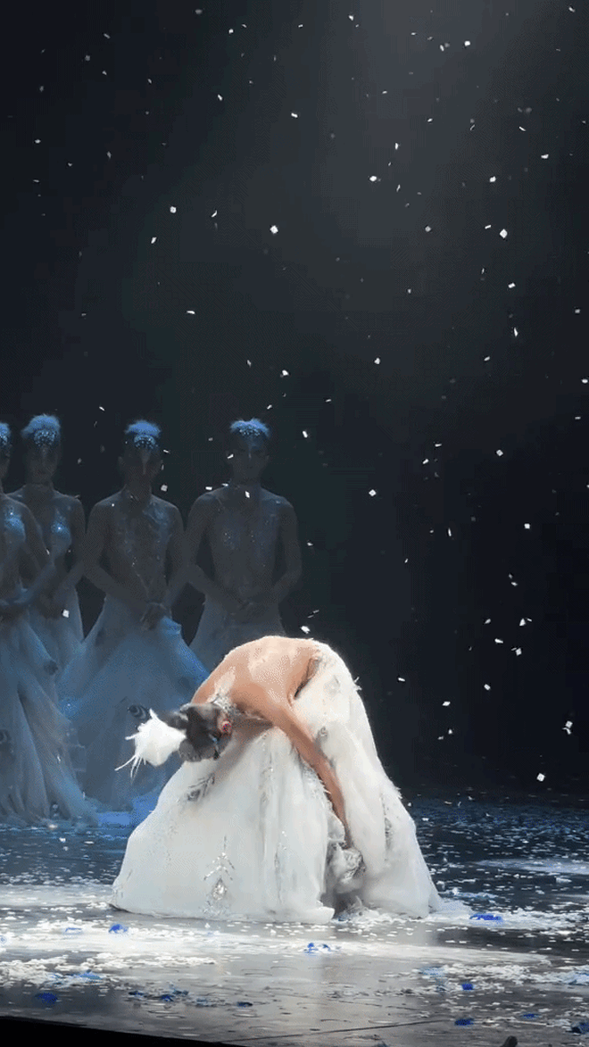 Người đ&agrave;n b&agrave; "chống gi&agrave;" giỏi nhất thế giới: U70 vẫn trẻ như măng, body n&eacute;t đến nỗi g&aacute;i trẻ xin thua- Ảnh 1.