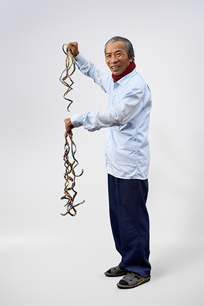 Cả thế giới kinh ngạc với người đ&agrave;n &ocirc;ng Việt Nam c&oacute; bộ m&oacute;ng tay dị chưa từng c&oacute;- Ảnh 3.