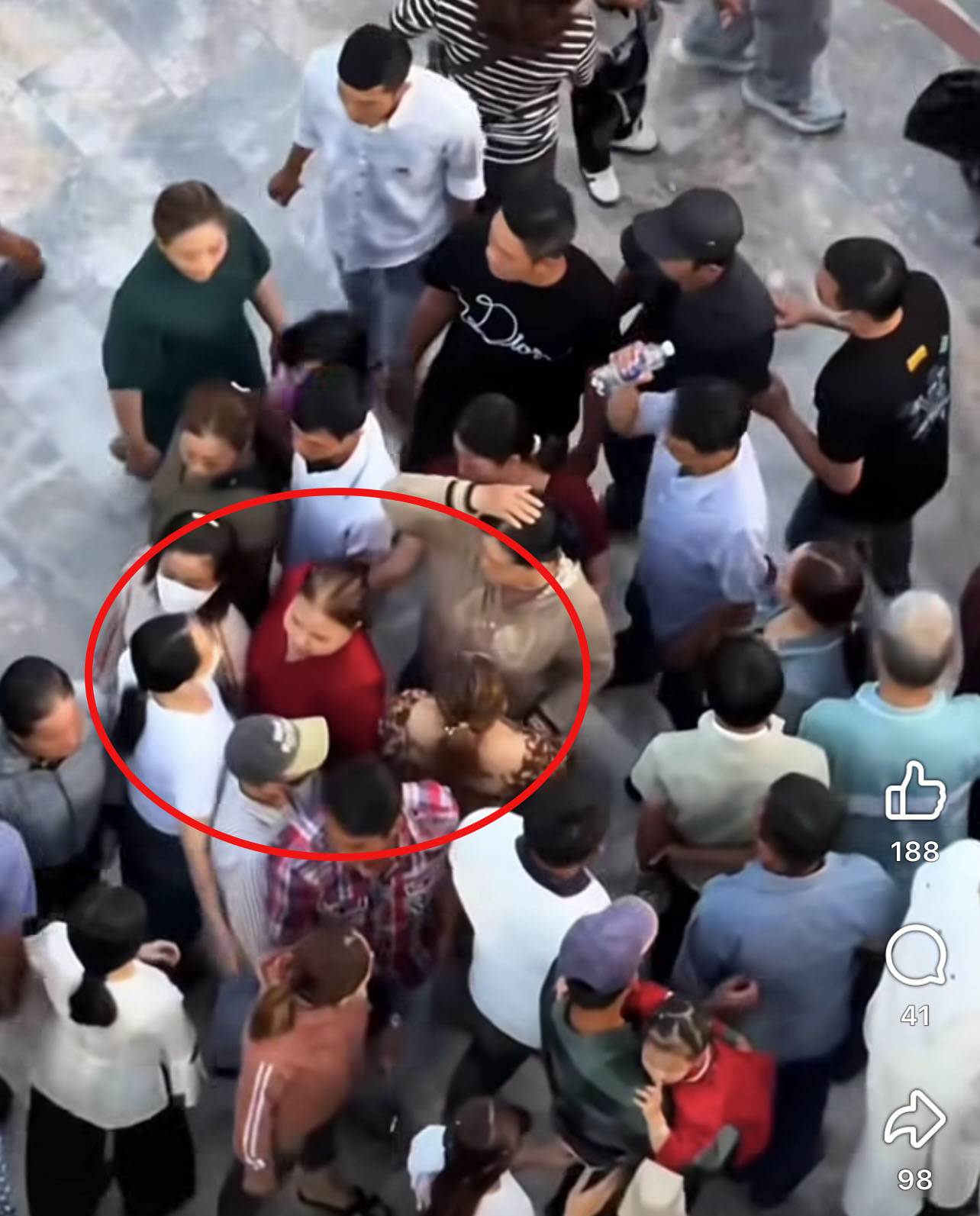 Vụ clip d&agrave;n cảnh giật d&acirc;y chuyền nhanh như chớp ở khu du lịch: Đ&atilde; bắt 1 đối tượng- Ảnh 1.