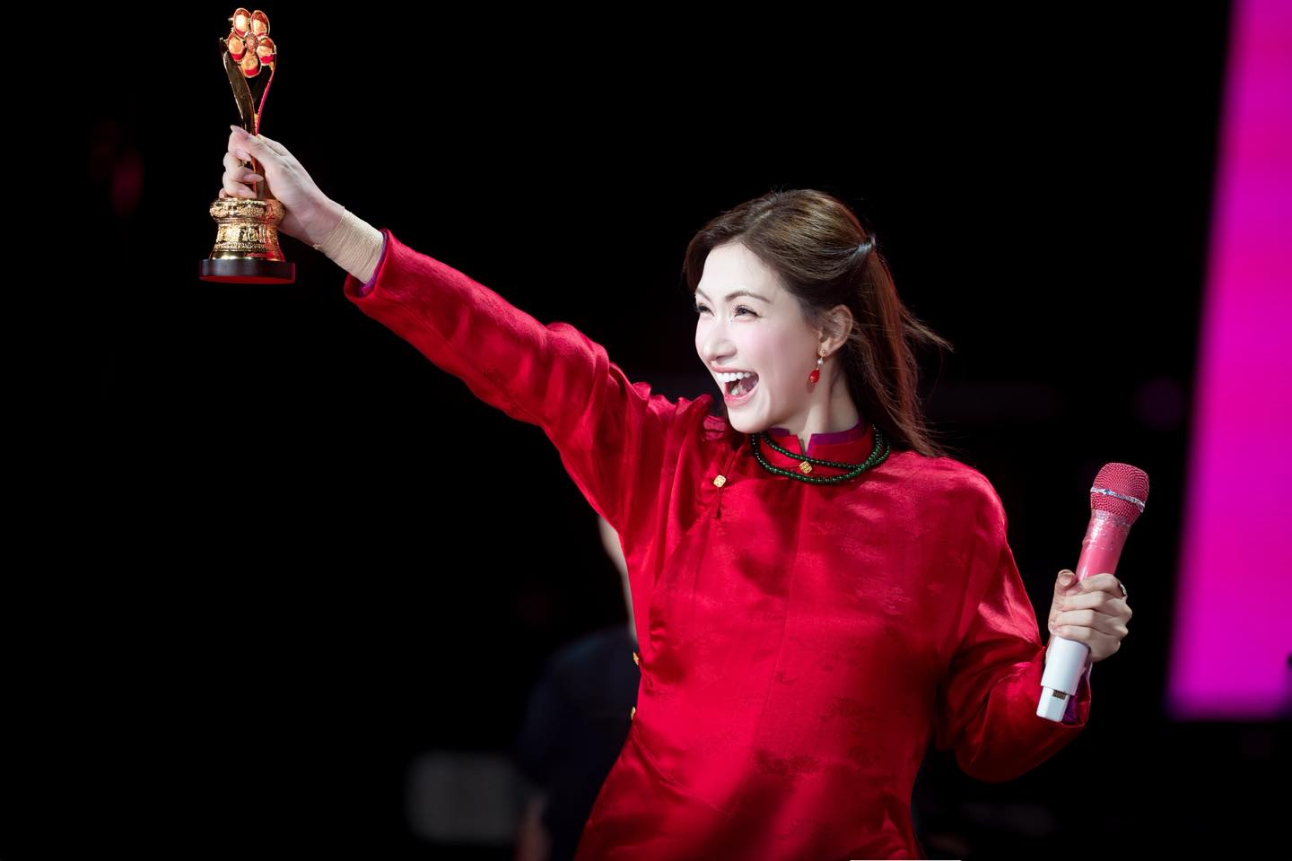 H&ograve;a Minzy chỉ 