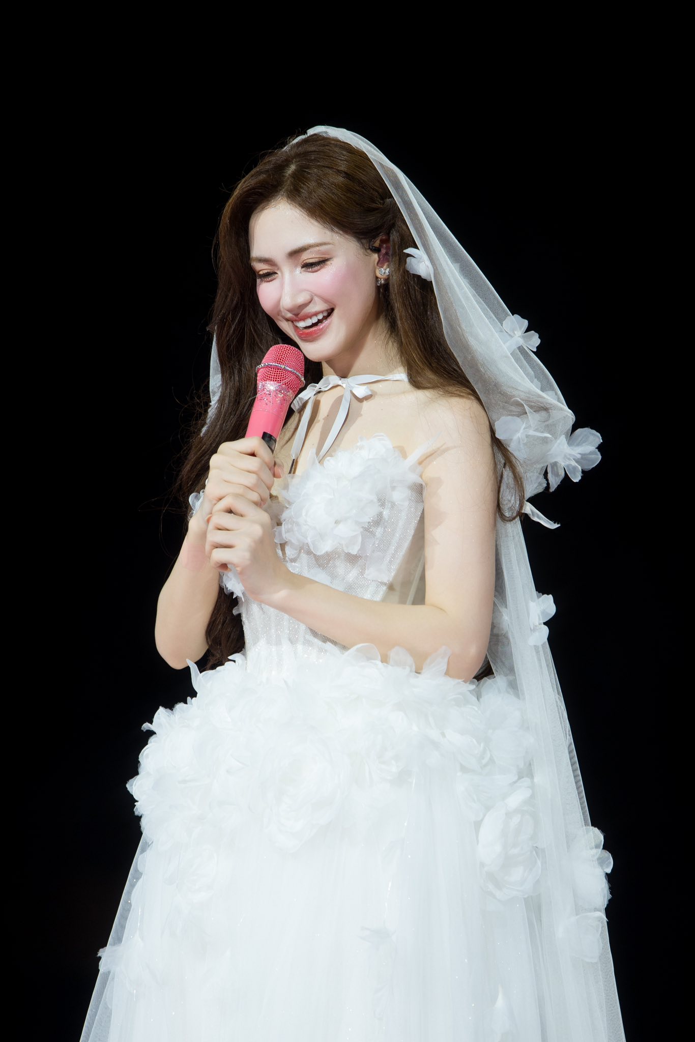 H&ograve;a Minzy chỉ 