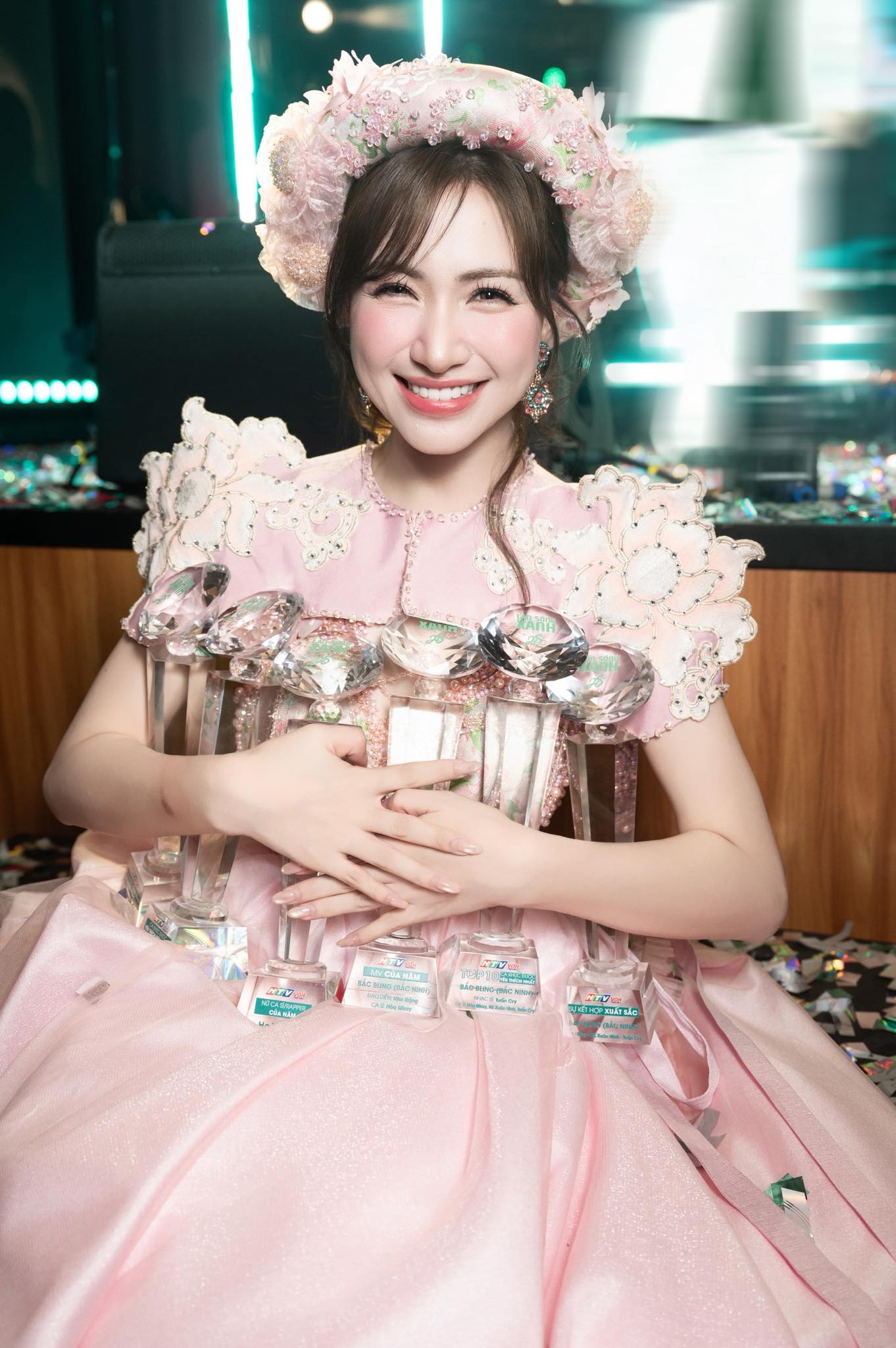 H&ograve;a Minzy chỉ 