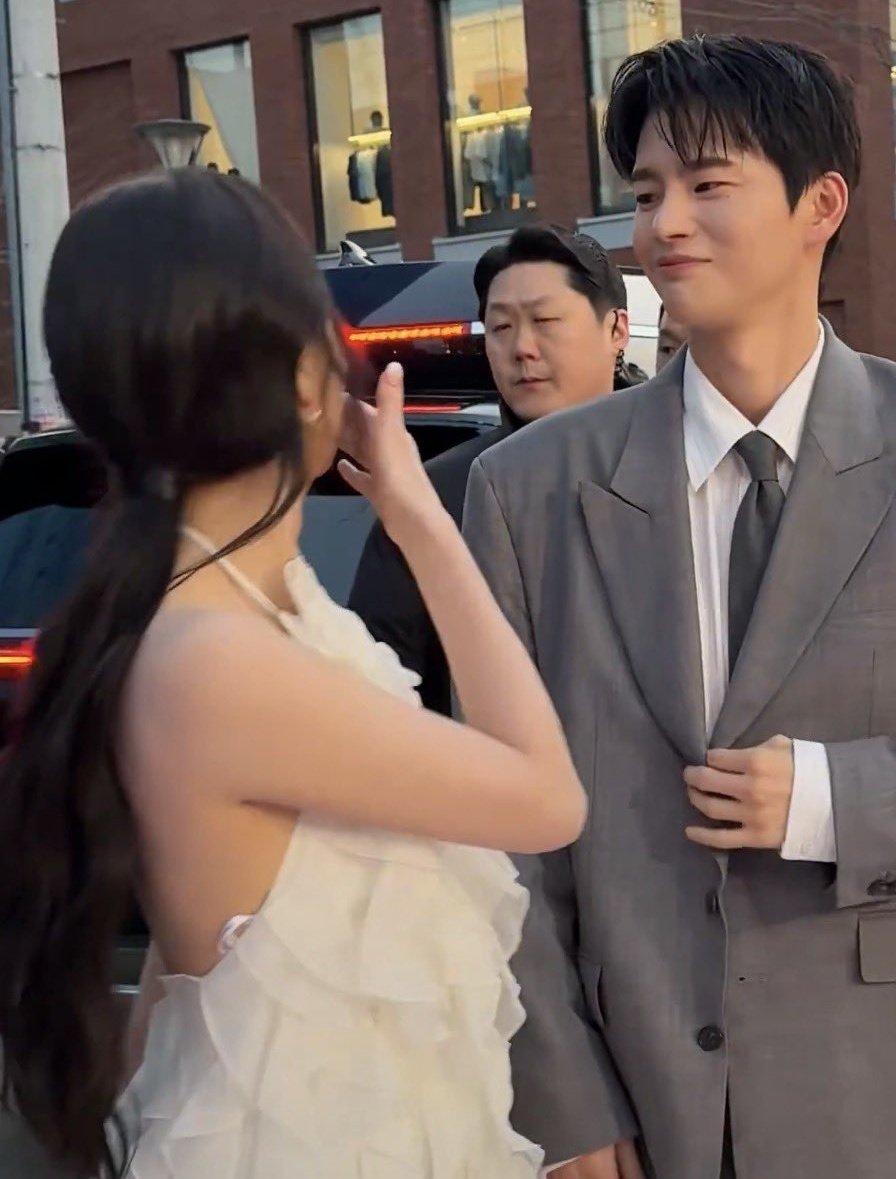 Kh&ocirc;ng tin nổi Jisoo lộ liễu đẩy đưa, thể hiện t&igrave;nh &yacute; với bạn diễn nam thần tới mức n&agrave;y rồi?- Ảnh 4.