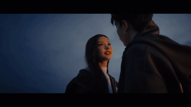 Th&agrave; l&agrave; HIEUTHUHAI rủ Babyboo đ&oacute;ng MV c&ugrave;ng, chứ diễn t&igrave;nh cảm m&agrave; mặt đơ qu&aacute; đơ- Ảnh 7.