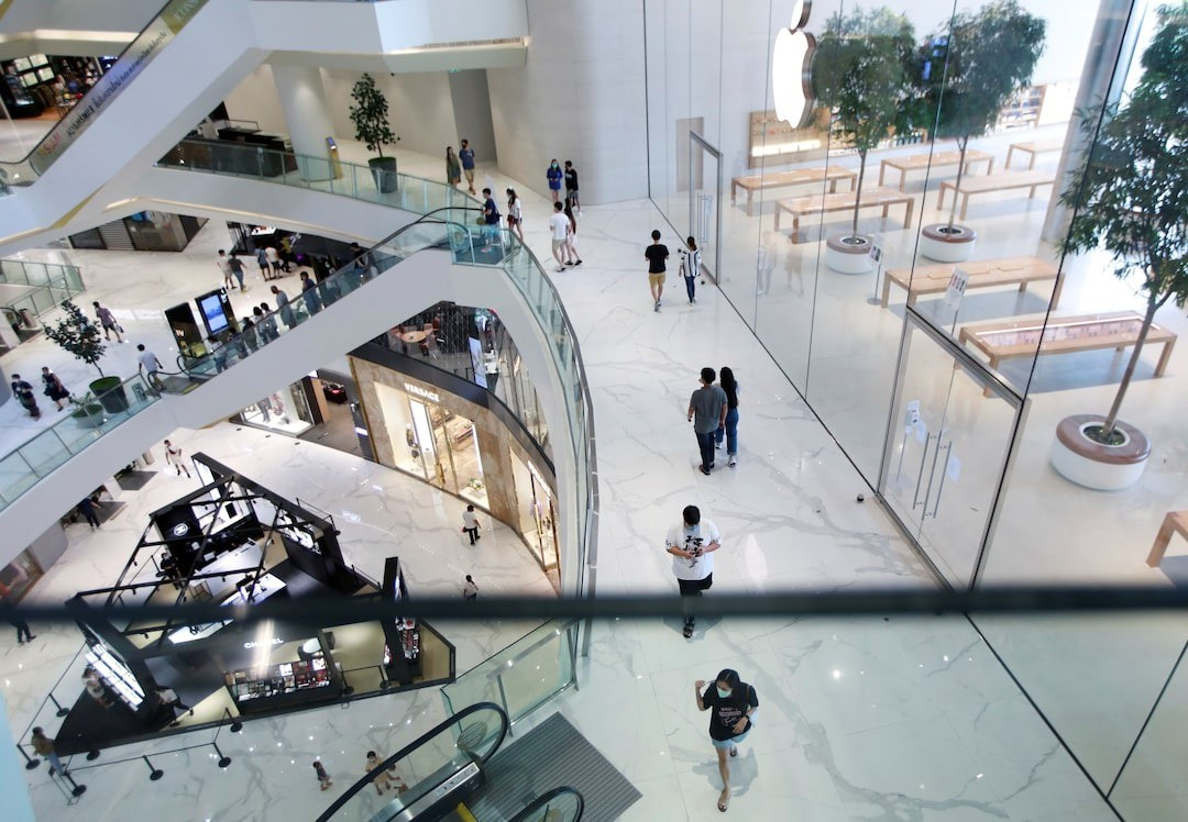 Tiết kiệm năng lượng: Th&aacute;i Lan k&ecirc;u gọi nh&acirc;n vi&ecirc;n ch&iacute;nh phủ đi thang bộ, l&agrave;m việc tại nh&agrave;- Ảnh 1.