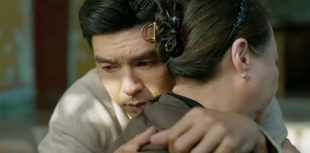 Lần đầu c&oacute; phim Việt được khen hay hơn cả Hậu Duệ Mặt Trời, nam ch&iacute;nh đẹp m&ecirc; mẩn c&ograve;n diễn bằng mắt cực đỉnh- Ảnh 6.