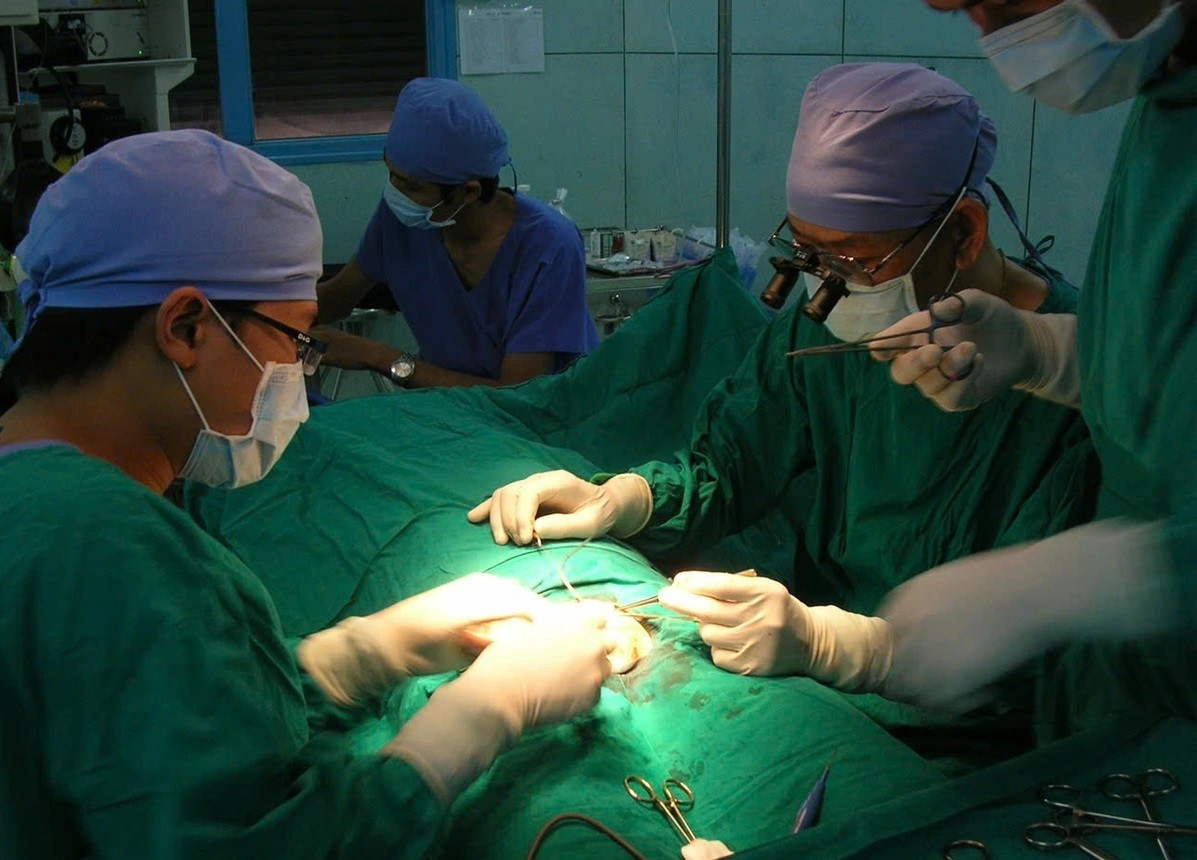 Bệnh viện bỏ s&oacute;t chấn thương &lsquo;cưỡi ngựa&rsquo; khiến b&eacute; trai tắc đường tiểu- Ảnh 1.