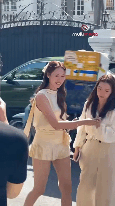 Mỹ nữ l&aacute;i Porsche viral TikTok: 1 gi&acirc;y lướt qua cũng khiến người kh&aacute;c ngo&aacute;i nh&igrave;n, nhận mưa lời khen v&igrave; mặc đẹp- Ảnh 4.