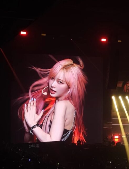 Visual kh&aacute;c lạ của mỹ nh&acirc;n "vịt ho&aacute; thi&ecirc;n nga", đẹp đến mấy cũng chưa vừa l&ograve;ng cư d&acirc;n mạng- Ảnh 7.