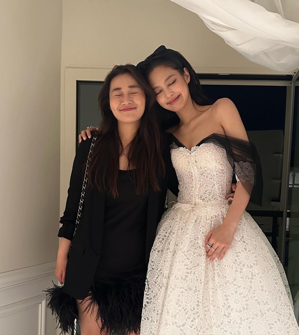 C&ocirc; n&agrave;ng quản l&yacute; của Jennie (BLACKPINK): M&ecirc; phong c&aacute;ch minimalism, mặc đơn giản nhưng đẹp bền vững- Ảnh 3.