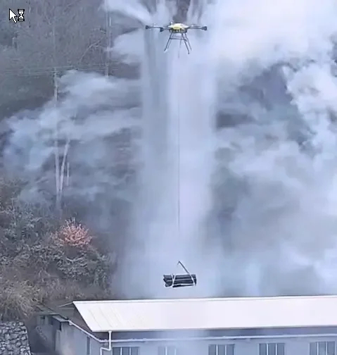 Quan t&agrave;i h&agrave;ng trăm c&acirc;n bỗng "bay" giữa sườn n&uacute;i, cảnh tượng khiến nhiều người kh&ocirc;ng tin mắt m&igrave;nh- Ảnh 5.