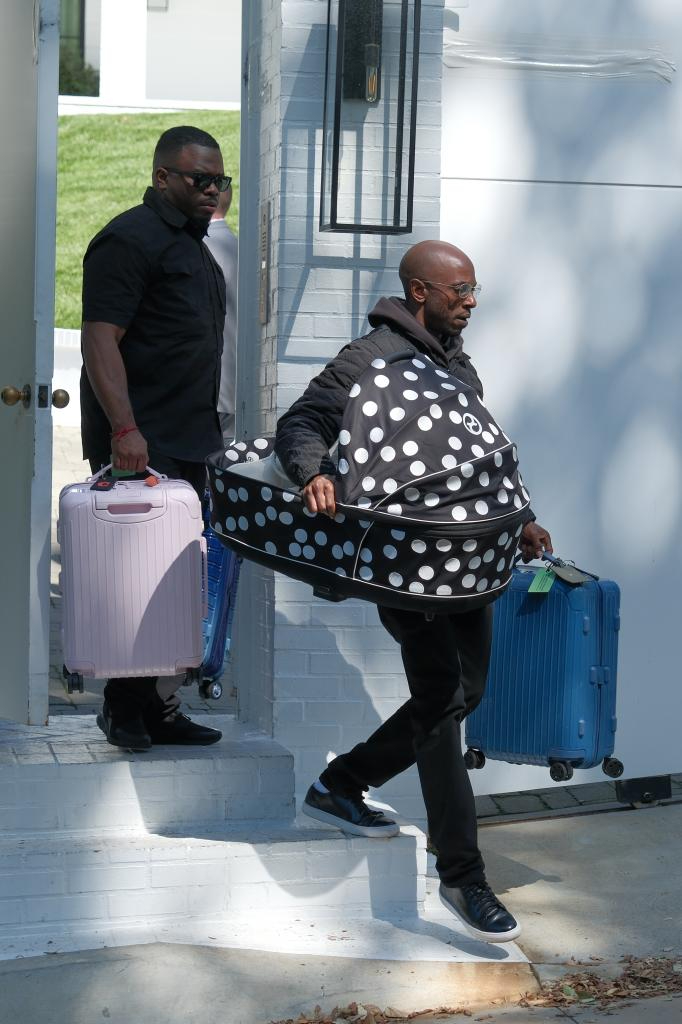 Đ&atilde; bắt giữ nghi phạm xả s&uacute;ng v&agrave;o căn biệt thự 367 tỷ đồng của Rihanna- Ảnh 5.