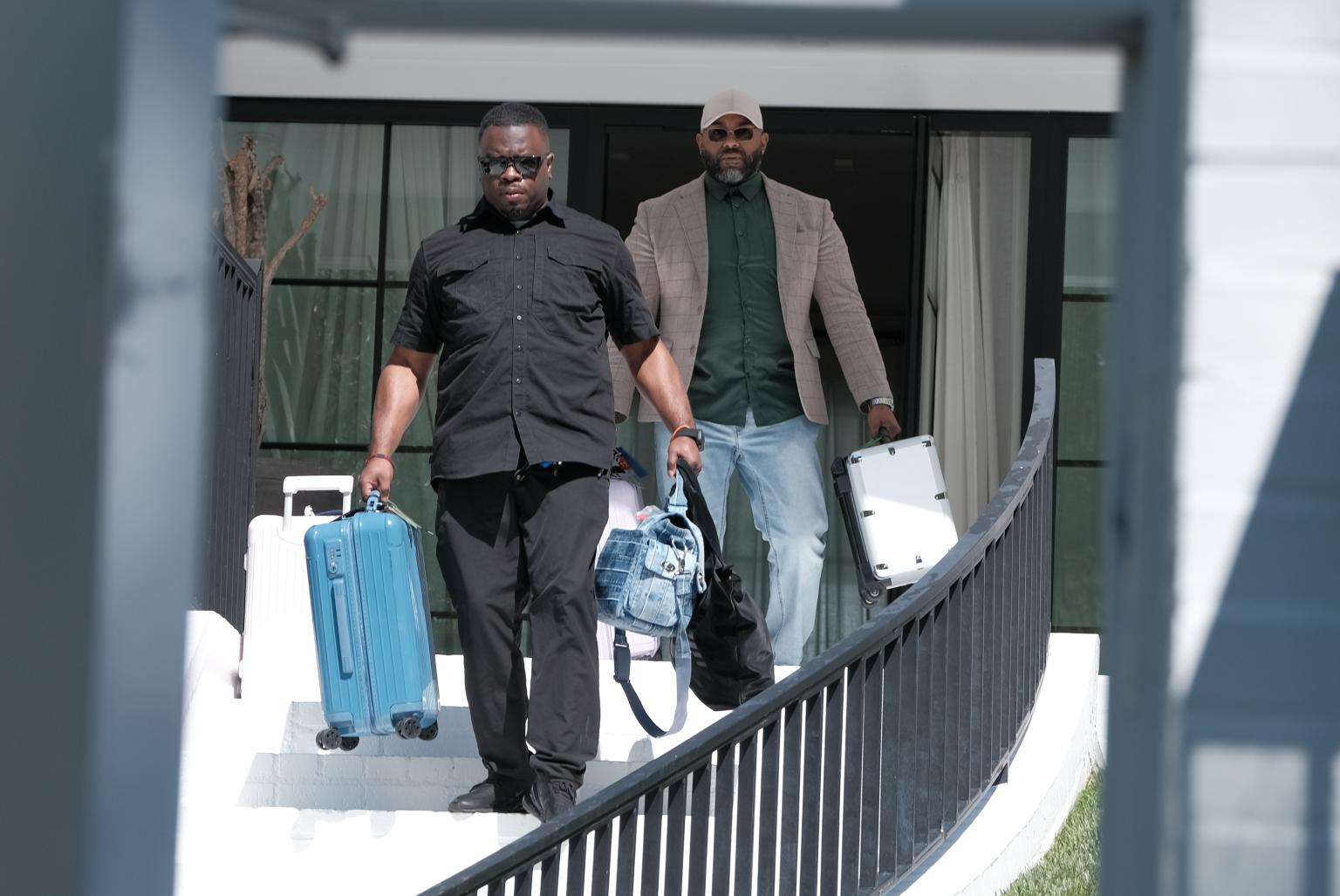 Đ&atilde; bắt giữ nghi phạm xả s&uacute;ng v&agrave;o căn biệt thự 367 tỷ đồng của Rihanna- Ảnh 6.