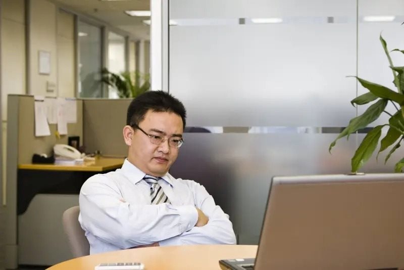 Đi l&agrave;m sớm 10 ph&uacute;t mỗi ng&agrave;y suốt 7 năm, người đ&agrave;n &ocirc;ng kiện c&ocirc;ng ty đ&ograve;i gần 80 triệu đồng tiền l&agrave;m th&ecirc;m giờ- Ảnh 2.