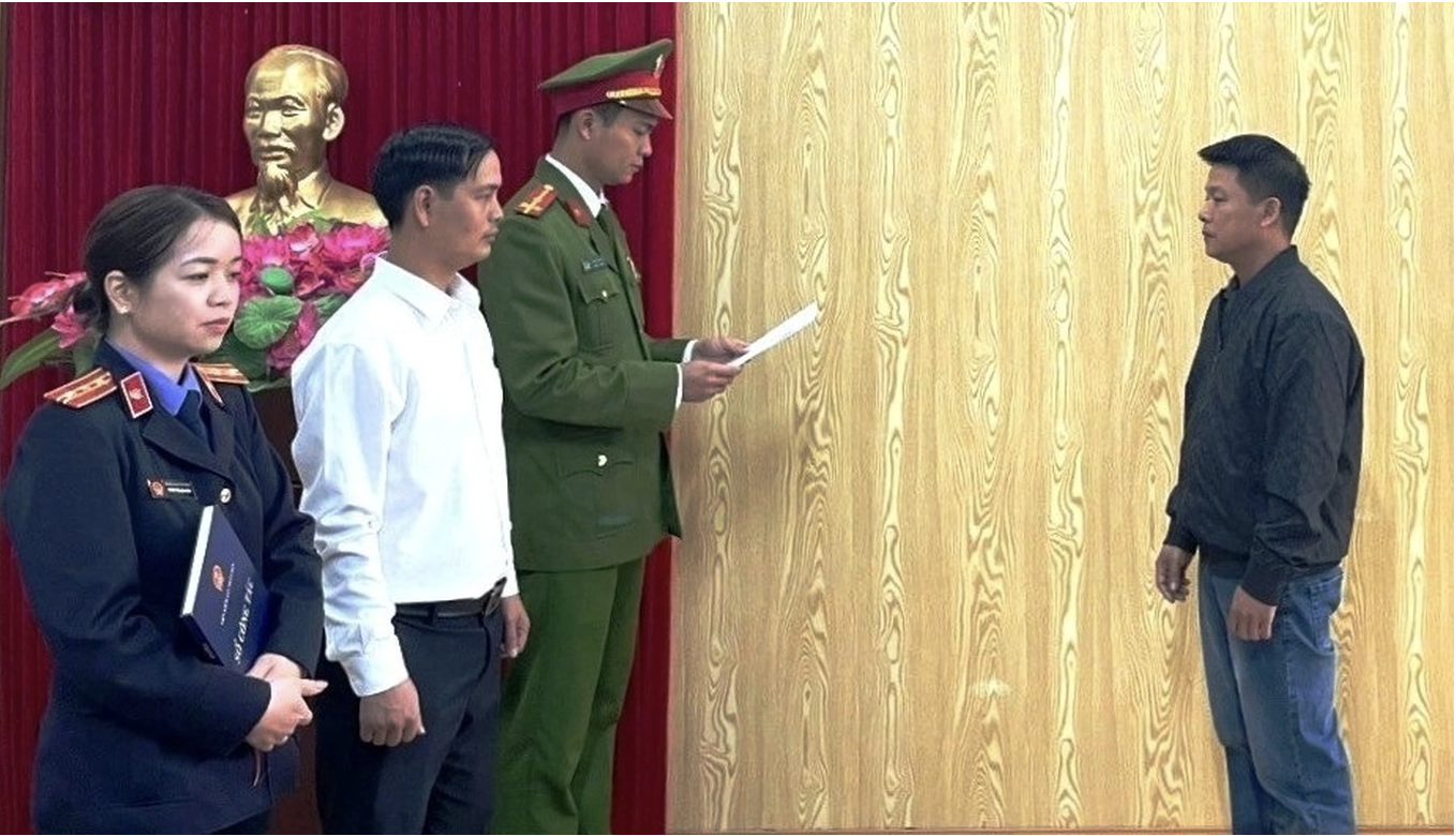 Bắt đối tượng pha nước l&atilde; với 1,5 tấn axit axetic để tạo ra giấm ăn: Quy m&ocirc; sản xuất cả triệu l&iacute;t- Ảnh 1.