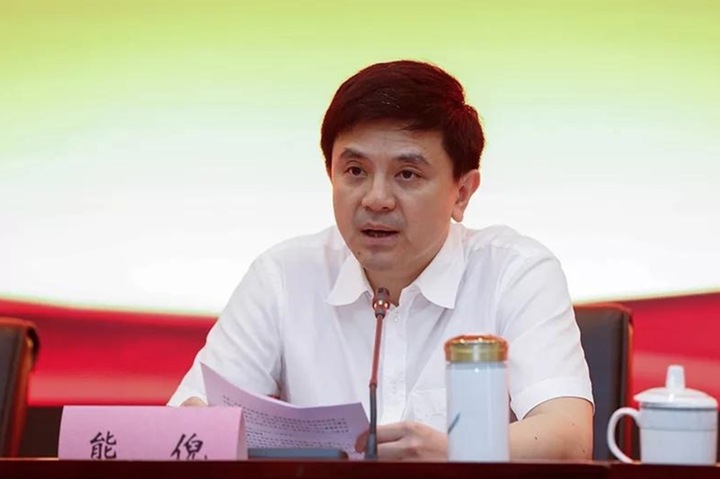 Sao nh&iacute; v&agrave;o vai khỉ 