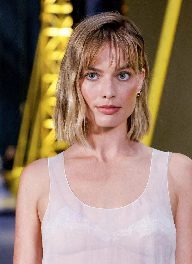 "Barbie nước &Uacute;c" hot hơn cả Jennie ở show Chanel: Kh&iacute; chất khi c&acirc;n đồ xứng đ&aacute;ng th&agrave;nh t&acirc;m điểm- Ảnh 2.