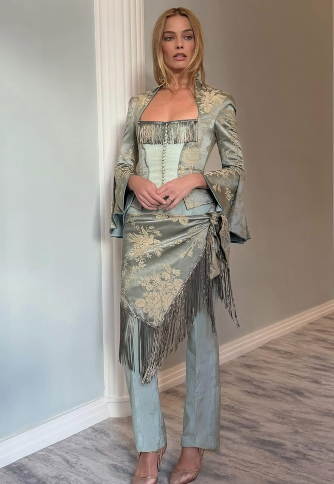 "Barbie nước &Uacute;c" hot hơn cả Jennie ở show Chanel: Kh&iacute; chất khi c&acirc;n đồ xứng đ&aacute;ng th&agrave;nh t&acirc;m điểm- Ảnh 22.