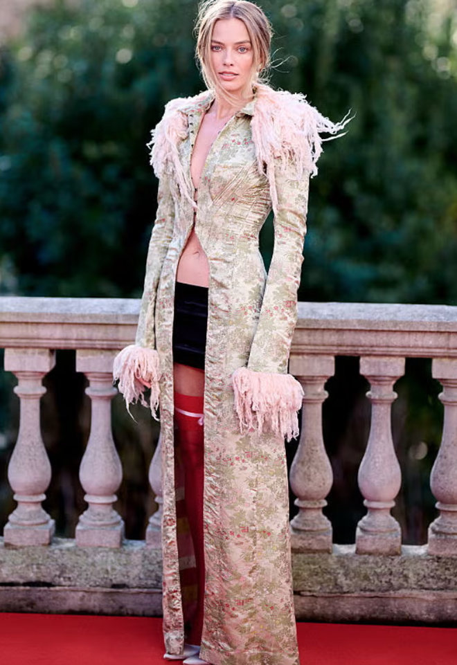 "Barbie nước &Uacute;c" hot hơn cả Jennie ở show Chanel: Kh&iacute; chất khi c&acirc;n đồ xứng đ&aacute;ng th&agrave;nh t&acirc;m điểm- Ảnh 23.