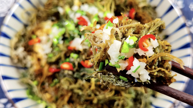 Bắt được "b&aacute;u vật" m&ugrave;a xu&acirc;n mọc đầy rải r&aacute;c: Đem l&agrave;m m&oacute;n hấp ngọt mềm tơi xốp, nh&agrave; nội nh&agrave; ngoại gắp kh&ocirc;ng ngừng đũa- Ảnh 7.