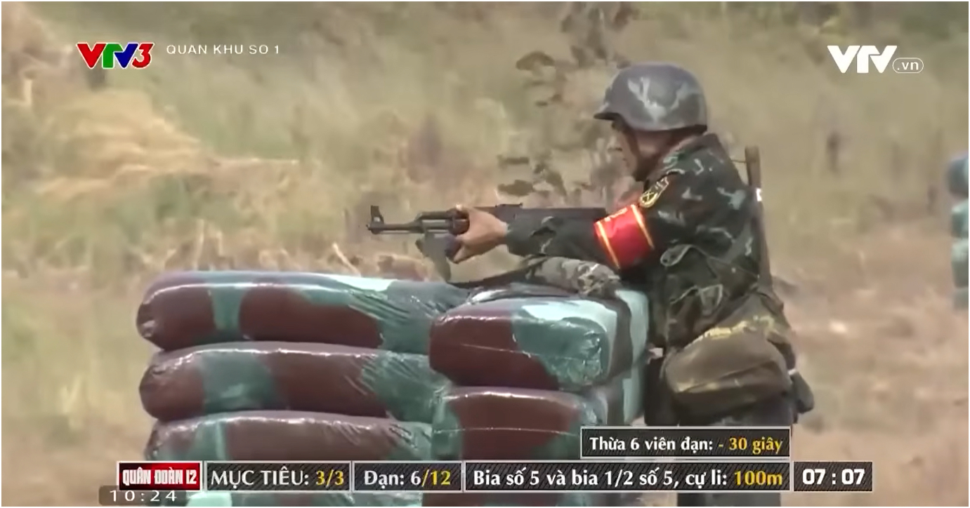 Hot lại đoạn clip Đại &uacute;y Thăng Văn Cương n&eacute;m lựu đạn, bắn s&uacute;ng cực chất, Ho&agrave; Minzy: "Ỏ, chồng em đ&oacute;"- Ảnh 1.