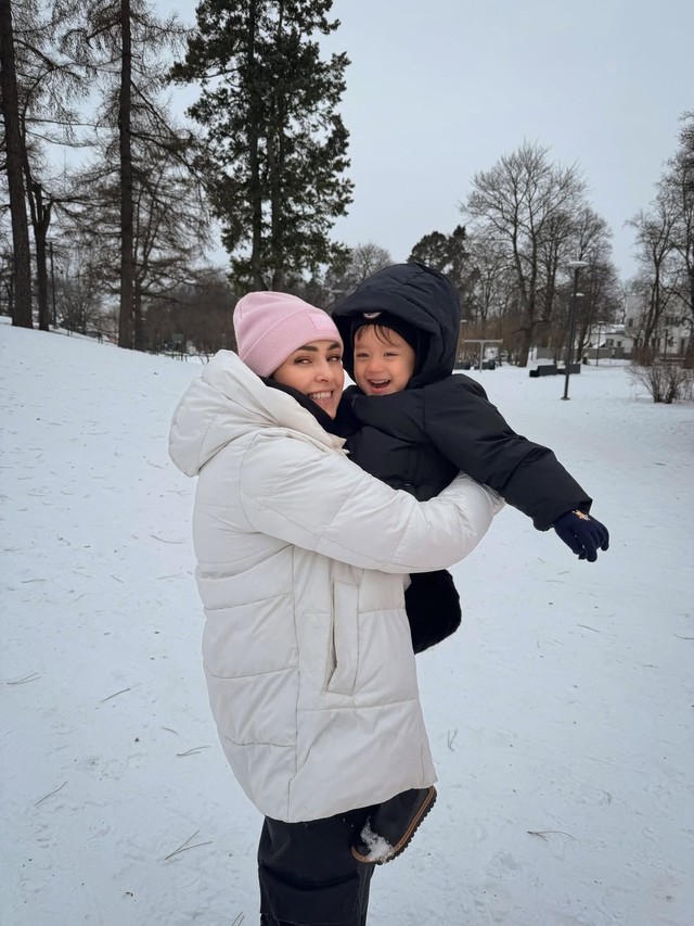 B&ugrave;i Tiến Dũng đưa vợ mẫu t&acirc;y về nh&agrave; ngoại, nhan sắc trẻ đẹp của mẹ vợ "thủ m&ocirc;n quốc d&acirc;n" g&acirc;y sốt c&otilde;i mạng- Ảnh 2.