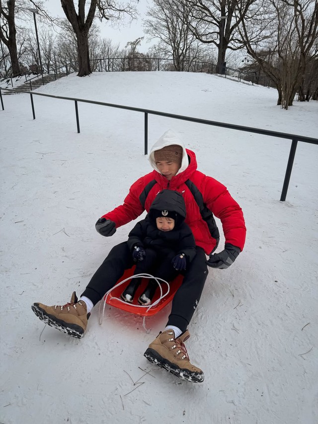 B&ugrave;i Tiến Dũng đưa vợ mẫu t&acirc;y về nh&agrave; ngoại, nhan sắc trẻ đẹp của mẹ vợ "thủ m&ocirc;n quốc d&acirc;n" g&acirc;y sốt c&otilde;i mạng- Ảnh 4.