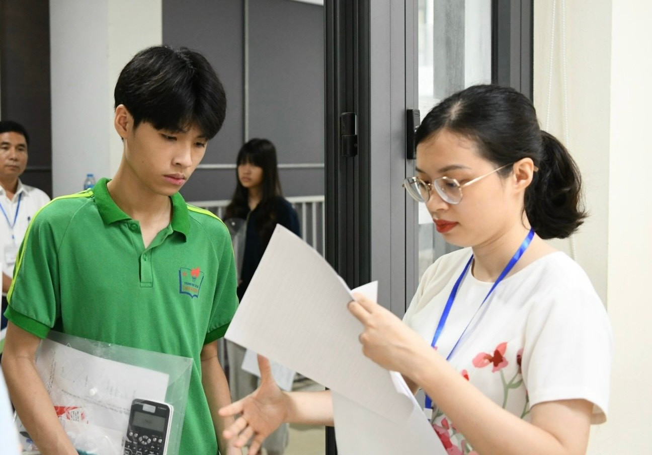 H&agrave; Nội bỏ khu vực tuyển sinh, học sinh c&oacute; đổ dồn nguyện vọng v&agrave;o một số trường?- Ảnh 1.