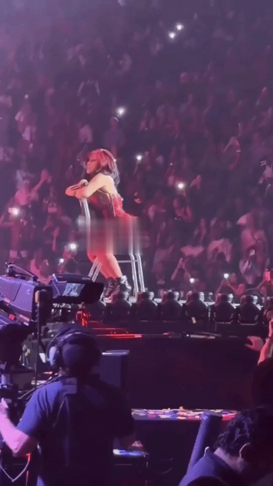 Mỹ nh&acirc;n 18+ g&acirc;y sốc với v&ograve;ng 3 sắp bục silicon ra ngo&agrave;i, nh&igrave;n ch&iacute;nh diện c&ograve;n kinh ho&agrave;ng hơn- Ảnh 1.