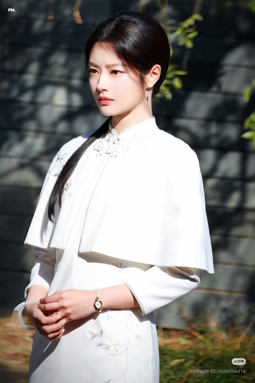 M&agrave;n cầu h&ocirc;n cổ t&iacute;ch đang viral khắp MXH: Nh&agrave; trai l&agrave; thiếu gia cực gi&agrave;u c&oacute;, nh&agrave; g&aacute;i đẹp như ti&ecirc;n nữ giữa hồng trần- Ảnh 7.