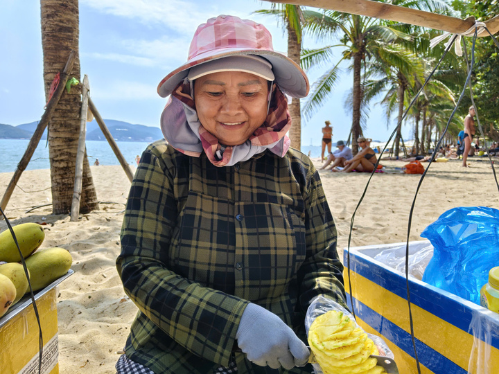 Gặp người b&aacute;n tr&aacute;i c&acirc;y ở Nha Trang c&oacute; lời rao th&agrave;nh b&agrave;i h&aacute;t &lsquo;viral&rsquo; to&agrave;n cầu- Ảnh 1.