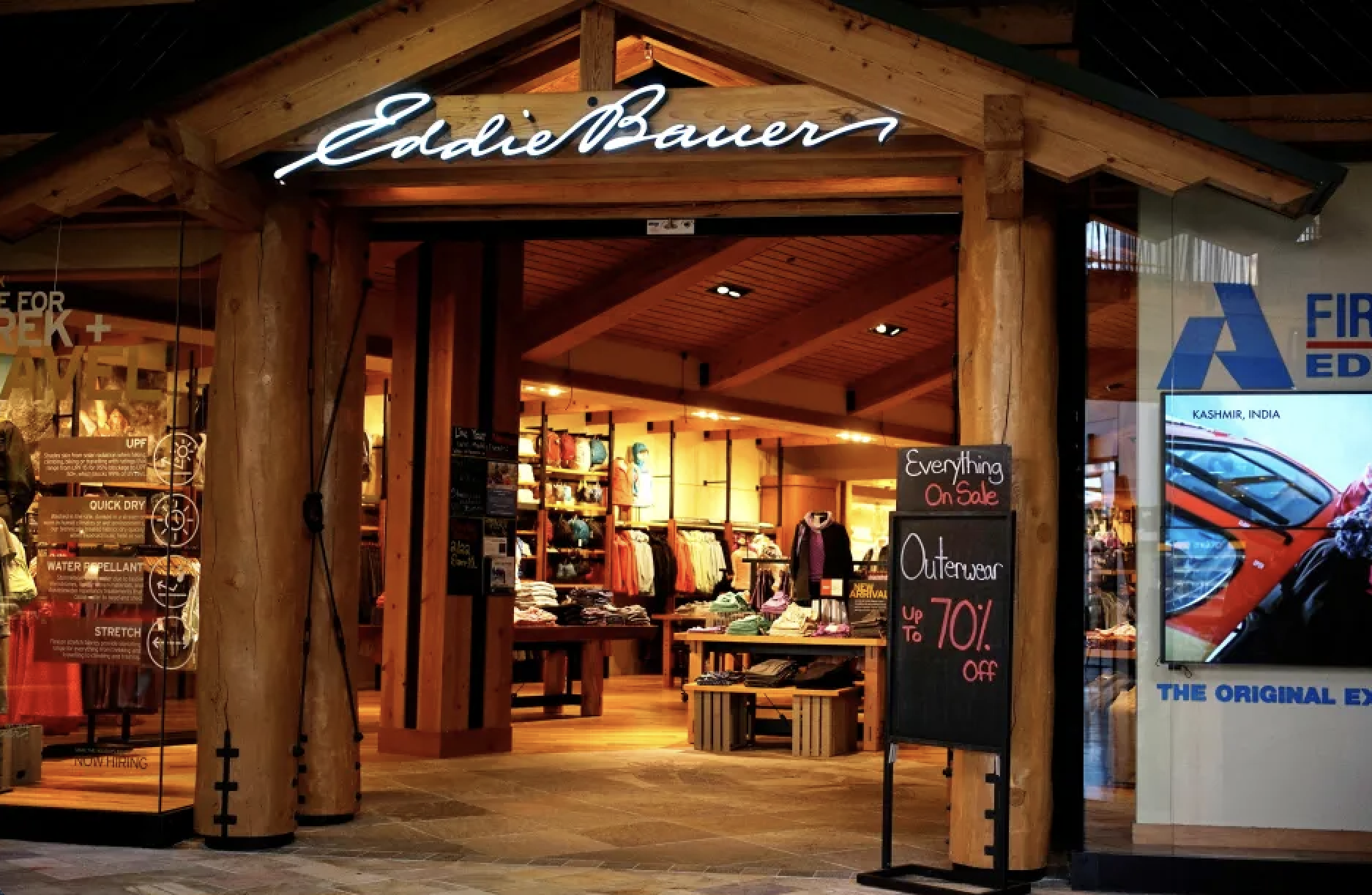 Thương hiệu thời trang nổi tiếng hơn 100 năm tuổi bất ngờ tuy&ecirc;n bố ph&aacute; sản, 174 cửa h&agrave;ng đồng loạt đ&oacute;ng cửa- Ảnh 1.