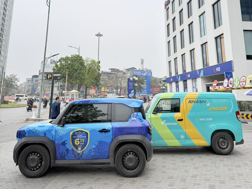 Gi&aacute;m đốc ở H&agrave; Nội sắm VinFast EC Van thay xe tải chở h&agrave;ng trong phố, t&iacute;nh trải nghiệm l&aacute;i xuy&ecirc;n Việt khi c&oacute; thời gian- Ảnh 3.