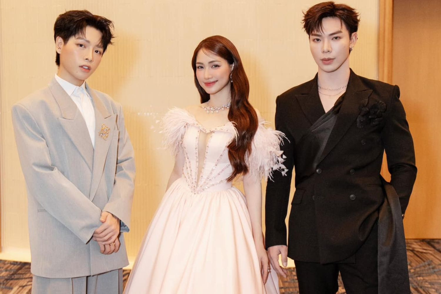 Ho&agrave; Minzy chốt thời điểm đ&aacute;m cưới: Chi Pu - Hương Giang v&agrave; d&agrave;n sao đổ bộ đếm kh&ocirc;ng xuể, 1 nh&acirc;n vật được mong đợi nhất- Ảnh 2.