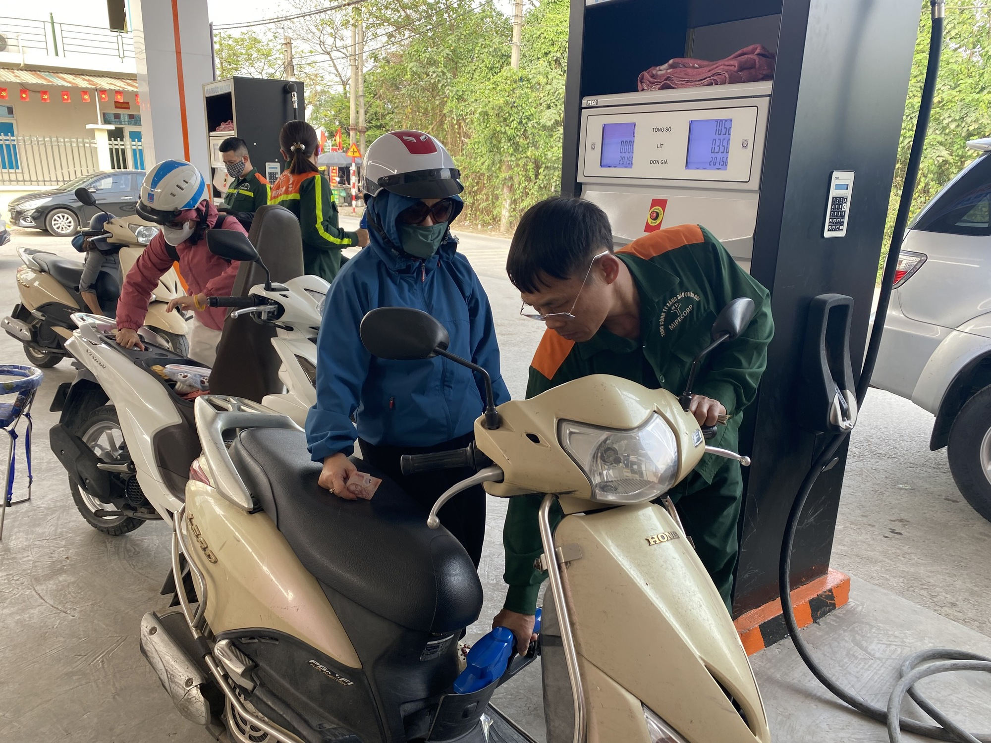 Bộ C&ocirc;ng Thương: Khẩn trương x&acirc;y dựng kế hoạch nhập khẩu xăng dầu cho th&aacute;ng 4-2026- Ảnh 1.