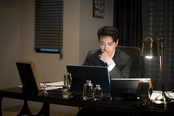 Muốn đổi đời sau tuổi 30? Đừng bỏ lỡ 10 b&agrave;i học xương m&aacute;u về tiền bạc n&agrave;y- Ảnh 1.