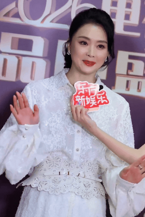 Kh&ocirc;ng ai tin đ&acirc;y l&agrave; nhan sắc thật của mỹ nh&acirc;n đẹp nhất Ho&agrave;n Ch&acirc;u C&aacute;ch C&aacute;ch- Ảnh 2.